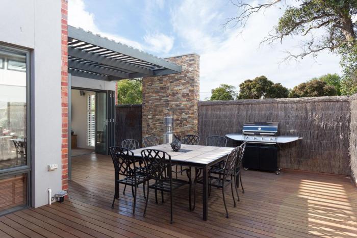 Douglas Hide and Sea