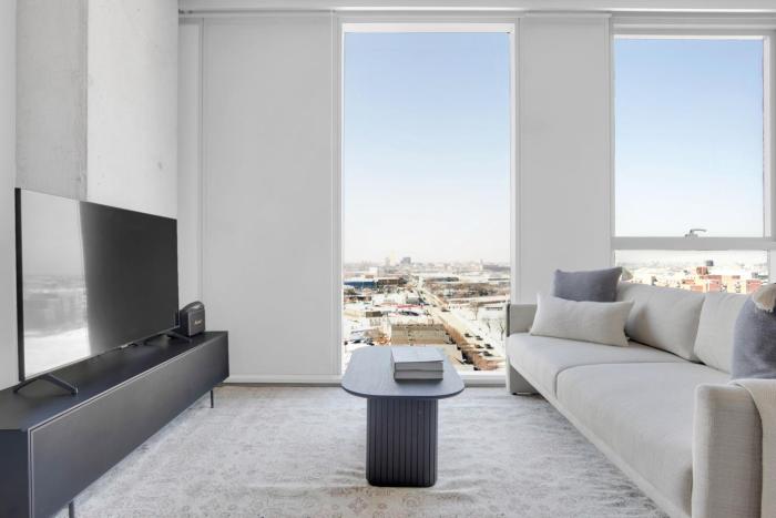 Near North Studio w Gym Roof nr shopping CHI-575