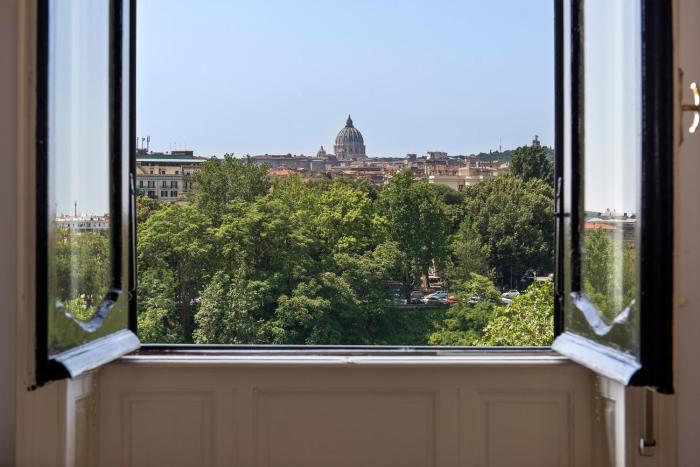 Refined upper-level apartment - Unique View of Romes Skyline Tibernestrome