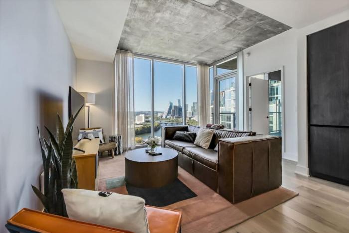 21st FL 2BD Condo-Rainey St-Best views