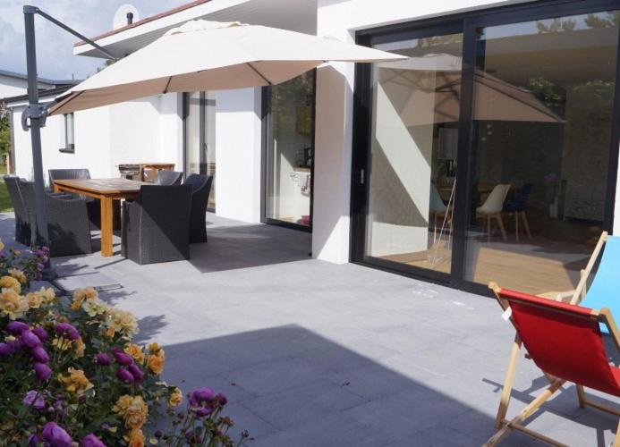 Wellenklang - Luxusbungalow mit Rosengarten