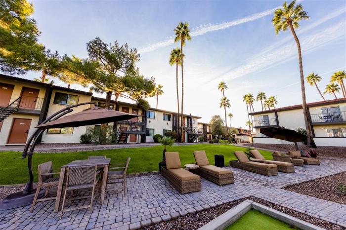 115 Fully Furnished 1BR Suite-Prime Location