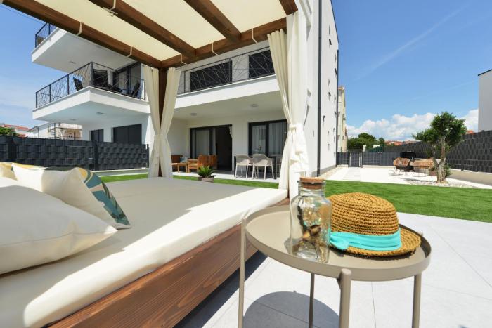 Apartment MI Čiovo with private HOT TUB and garden