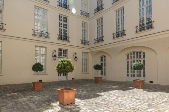 Spacious cocoon in the Marais