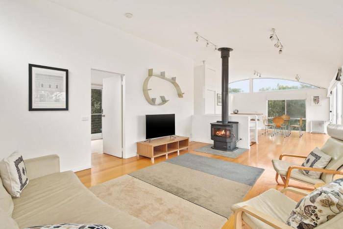 Modern Sanctuary by the Silverleaves Beach