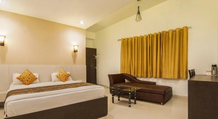 Hotel Metropolitan Near Sindhi Camp