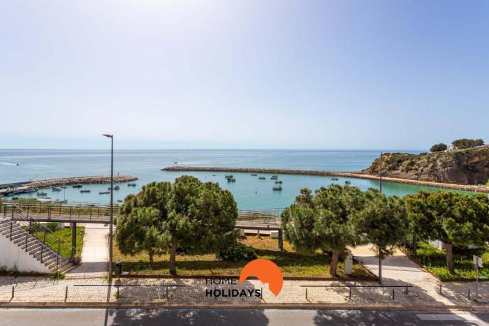 #114 T2 Foxy H by Home Holidays