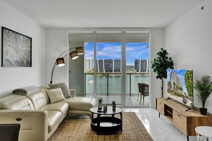 Marina Bay Sunny Isles 1005