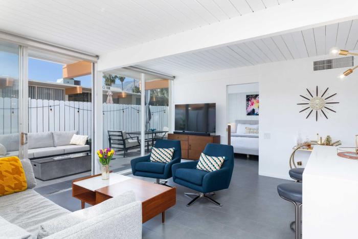 Modern Bungalow in Historic Ocotillo Lodge!