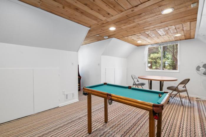 Gnome Chalet - Charming Big Bear country home! Amazing craftsmanship and with a Fenced Yard!