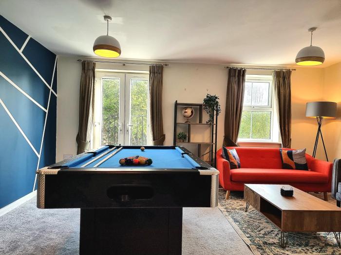 3-Bedroom Home with Pool Table, Garden, Balcony & Parking - Leicester