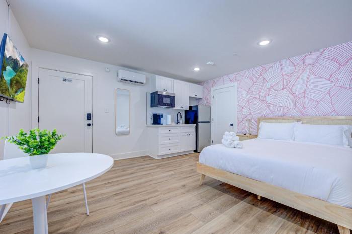Pink Flamingo Studio Apartment