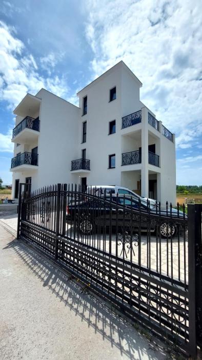 Vila Palace 4S next to Plaza