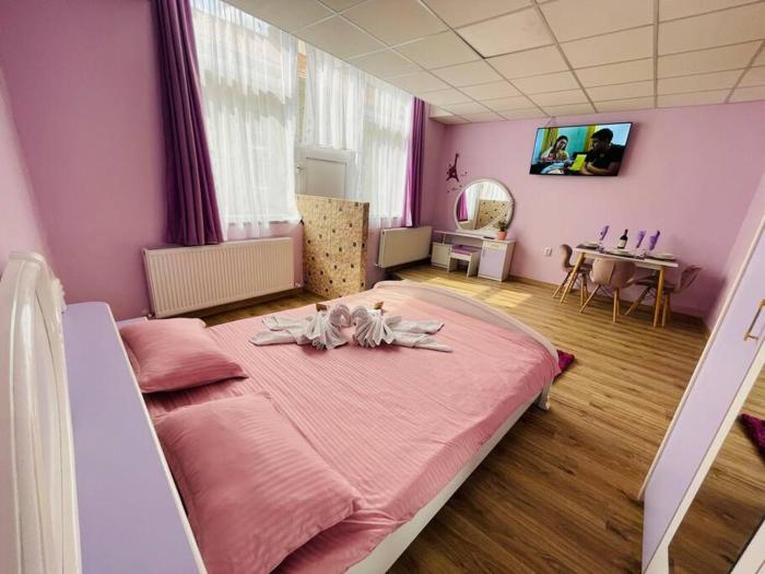 Lavender Luxury Apartment