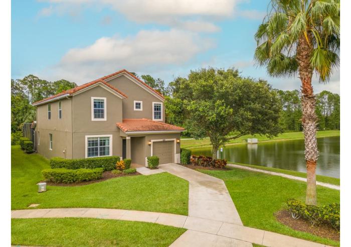 Lakefront 5BR Resort Pool Home Near Disney World