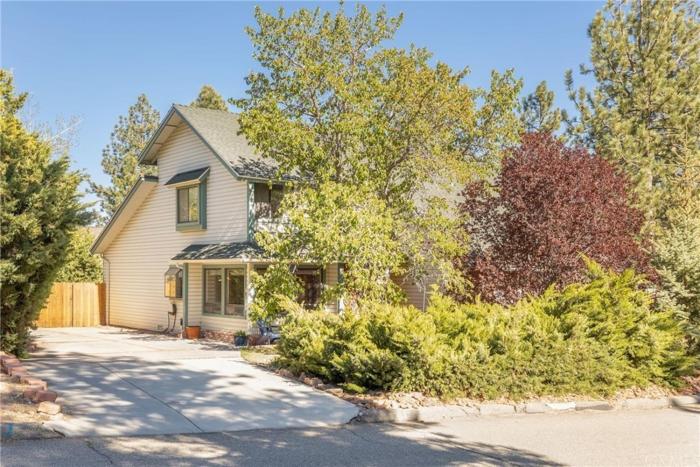 Mount Bearadise - Located in a beautiful quiet area of Big Bear City! Pool Table and Arcade Games!