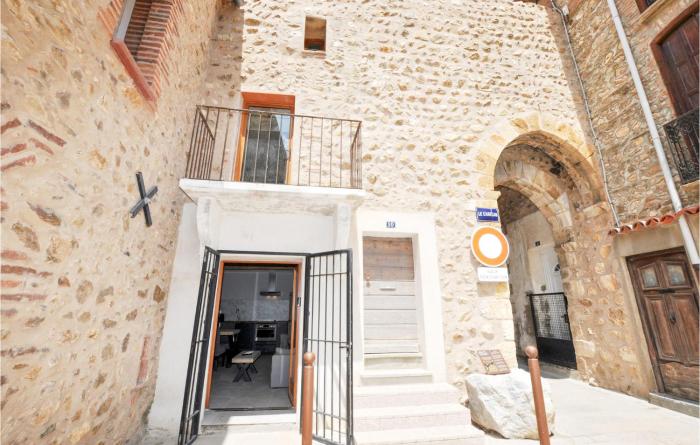 Gorgeous Home In Fourques With Wifi