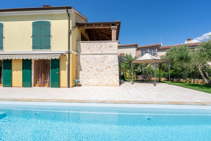 Orange apartment with pool & garden