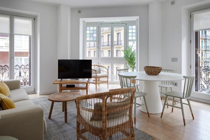 Easo Suite 2B by FeelFree Rentals