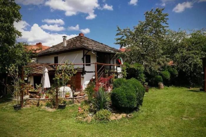 Guest House "Villa YANA"