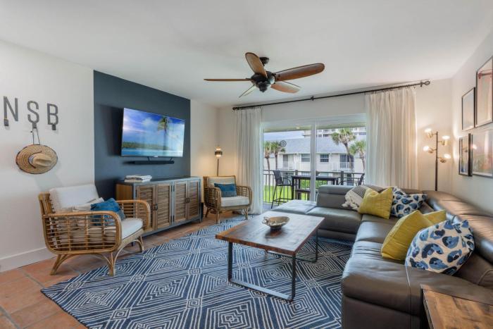 Colony Beach Club 249