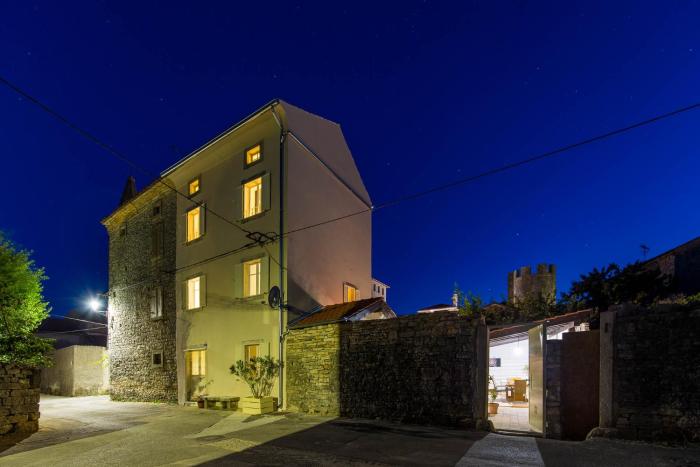 CASA MARIO-charming stone house with jacuzzi