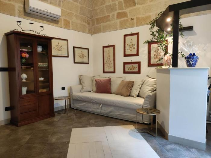 Spacious Apartment in Monopoli Centre - Walk to Old Town & Station