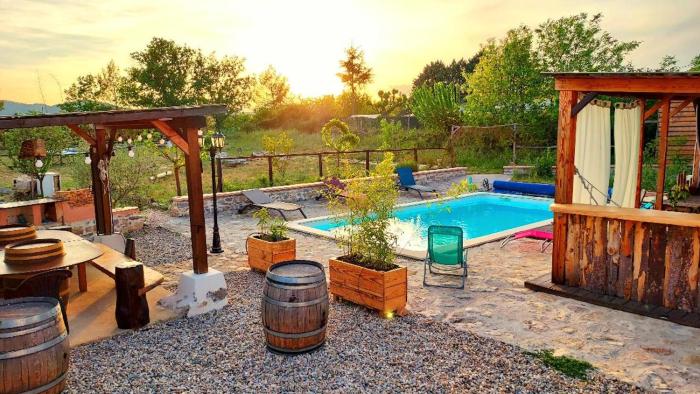 Le Ptit Gîte Gardéchois, piscine Ardèche - 12pers