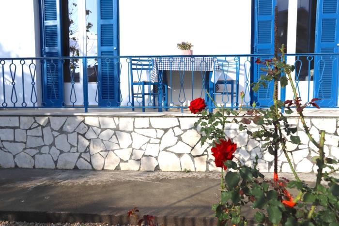 Rhodes Town Garden Apartment