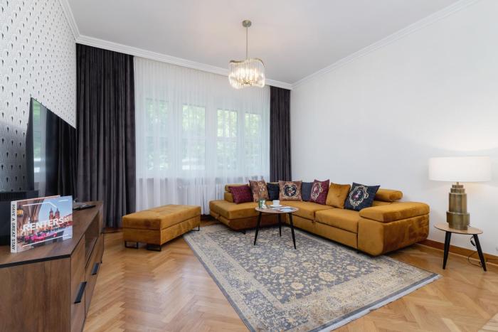 Luxurious & Unique Apartment Mickiewicza Cracow by Renters Prestige