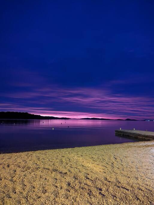 Ground floor 50m from Beach back entrance