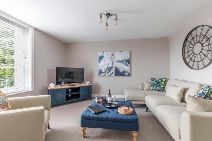2-Bed Duplex with Stunning Malvern Hills Views & Free Parking