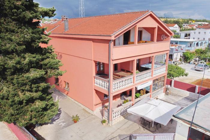 Apartments Fraj with Jacuzzi