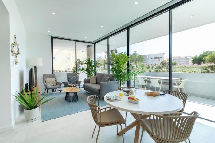 Lagos Deluxe 2 With Pool by Homing