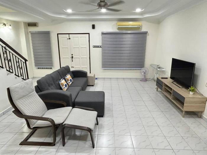 239 S2 # U Homestay