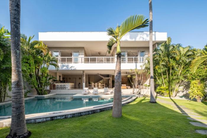 Spacious and Stylish Villa 3 Bedroom Seminyak