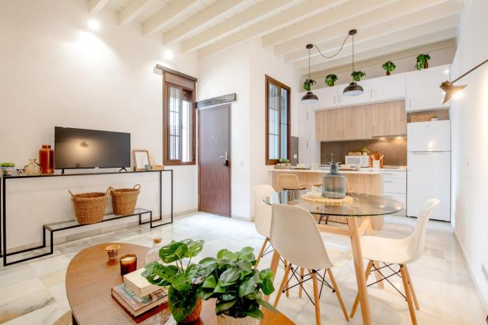 Home2Book Amelias Pottery, Triana