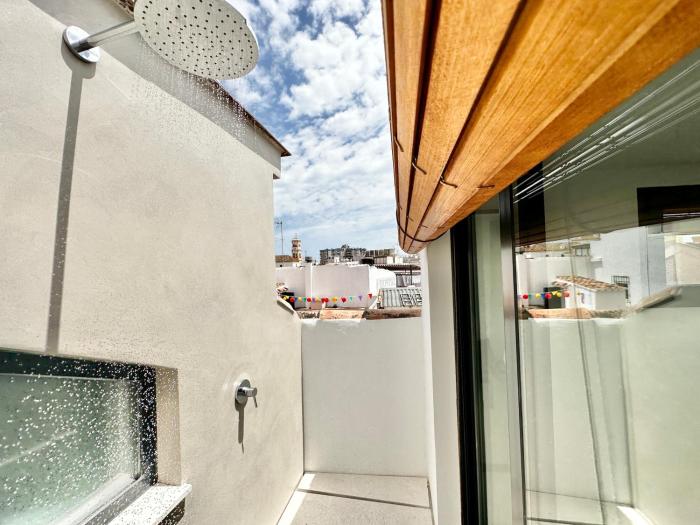 Peral Old Town Penthouse - EaW Homes