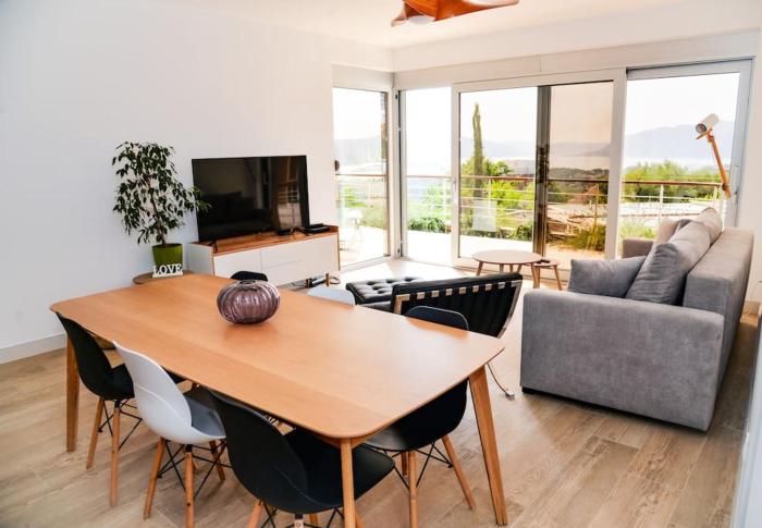 Penthouse TivatHeights, Pool & Sea View-B4