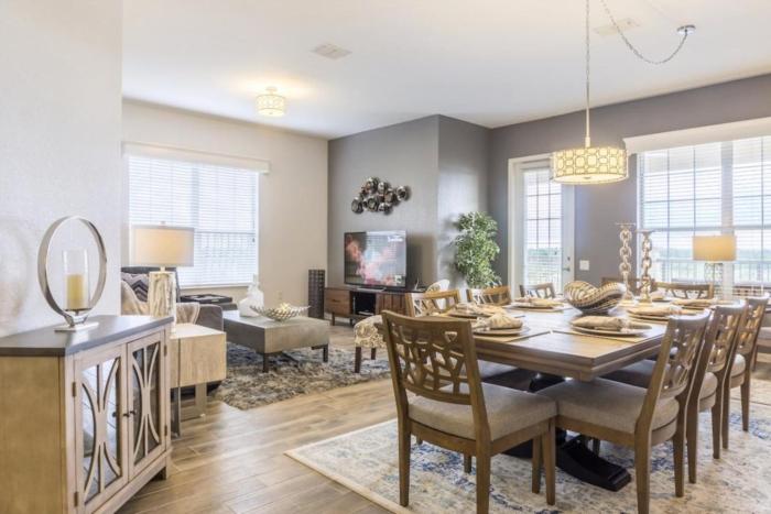 LakeView Penthouse Elegance condo