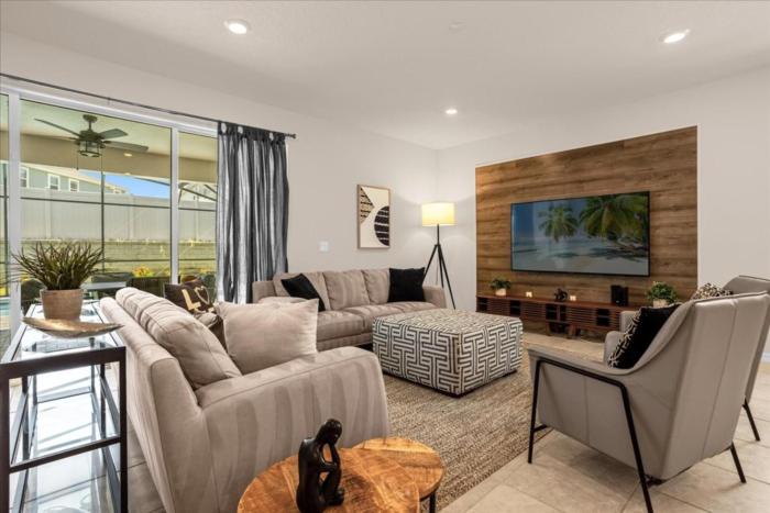 8 Bedroom 6 Bathroom Windsor Island 2070Lc