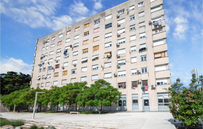 1 Bedroom Lovely Apartment In Pula