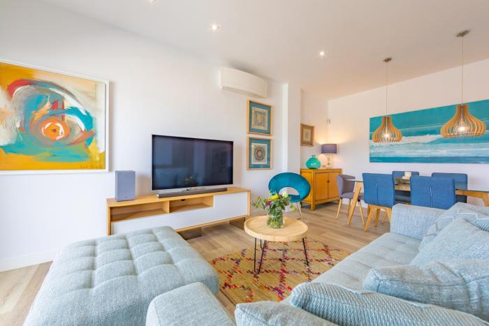 Quiet and elegant with terrace and pool