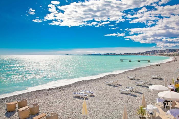 "Au Cœur du Vieux Nice Place Rossetti et de sa fabuleuse Promenade des Anglais"