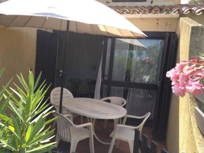 Villa 2 pièces, 4 couchages, face à la mer, parking privé, proche commerces, plage à 300m. - FR-1-81-474