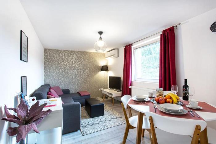 Ljubljana sLOVEnia + FREEparking & Bikes