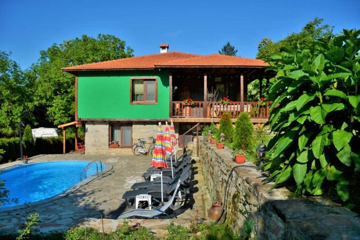 Къща край реката House by the river