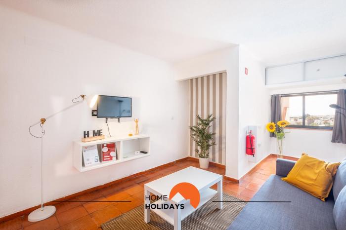 #065 Zulmira Flat by Home Holidays