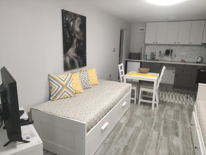 Студио за нощувки в центъра на град Бургас.