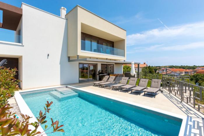 VILLA SUENOS - New & Modern - 2023